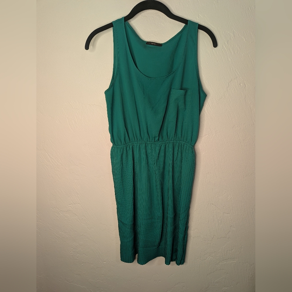 Elegant Green Sleeveless Dress